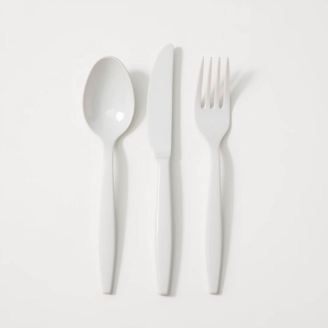 Trifásico blanco (cuchara + cuchillo + tenedor) – Paquete x50 juegos